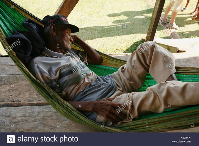 tasbapauni-nicaragua-hombre-dormido-en-la-hamaca-xe28yk