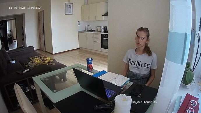 realm8-cam14-1637405026