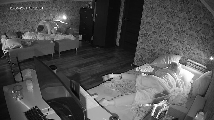 Guest room camera at Kazantip-house reallifecam apartment at Voyeur House TV (cam19) 1.mp4_20211130_185233.046