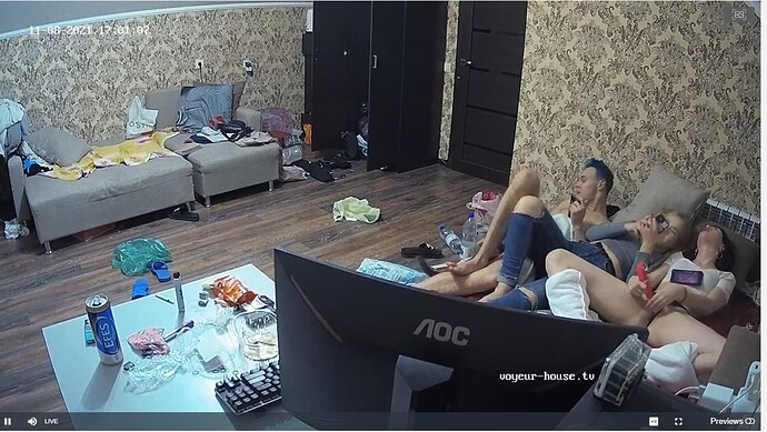 screenshot-voyeur-house.tv-2021.11.08-14_01_37