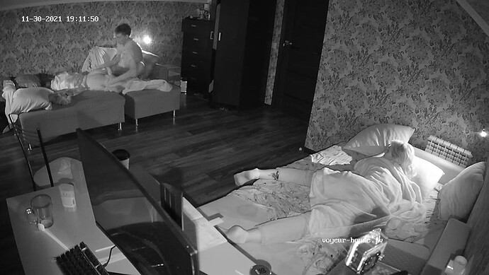 Guest room camera at Kazantip-house reallifecam apartment at Voyeur House TV (cam19) 1.mp4_20211130_185227.984