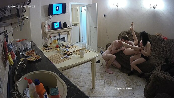 Kitchen camera at Marica & Mikl reallifecam apartment at Voyeur House TV (cam11).mp4_20211130_190705.380